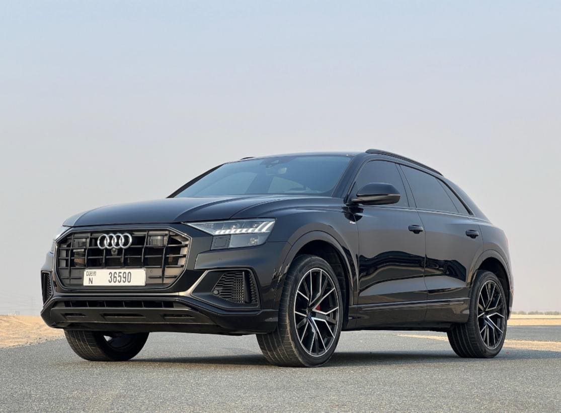 Audi Q8 view 4