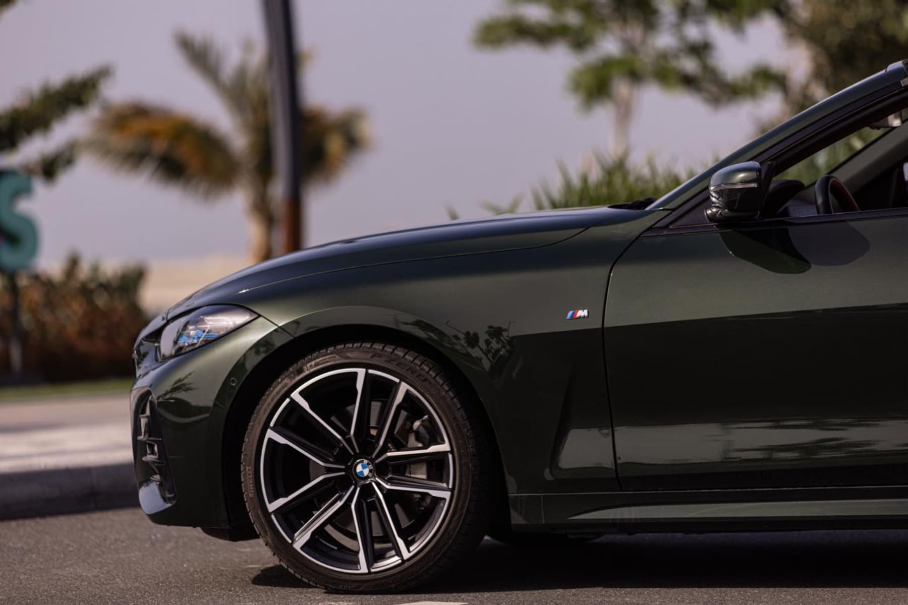 BMW 4 Series Convertible view 9